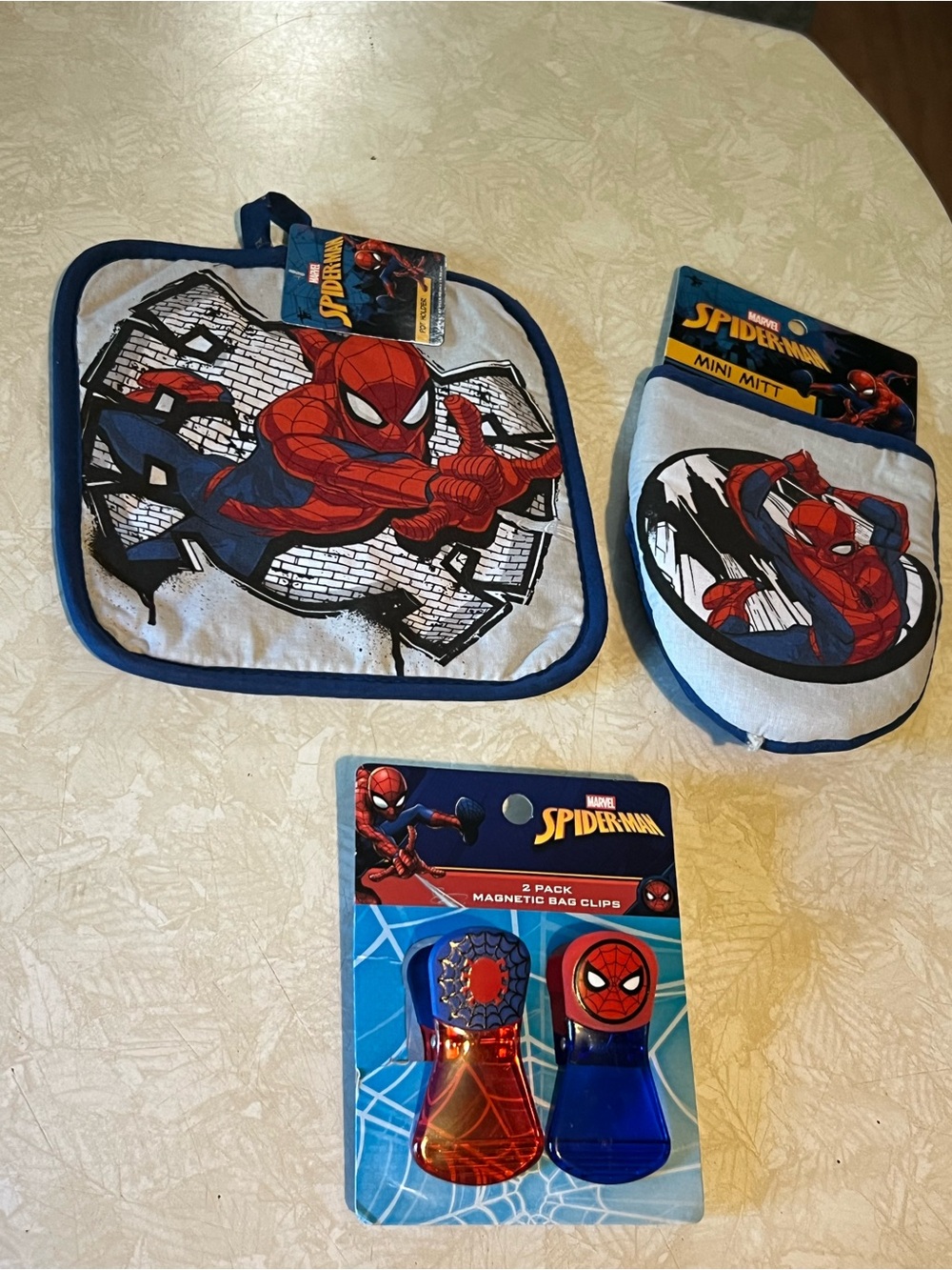 Marvel Spider-Man Blue & Red Kitchen Set - Oven Mitt, Pot Holder & Bag Clips
